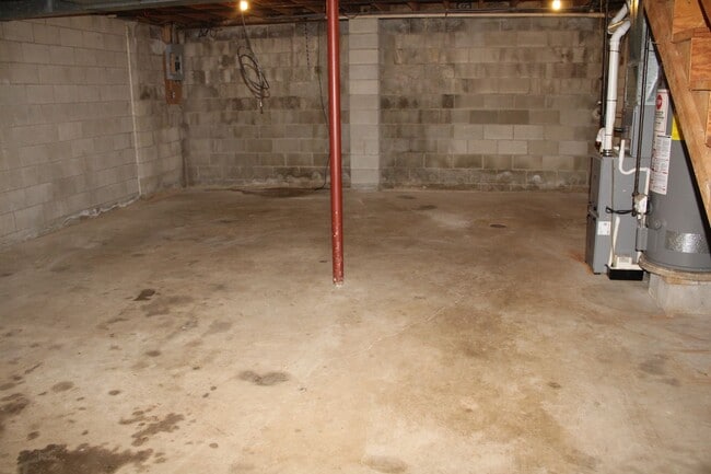 Building Photo - 113 Manchester St