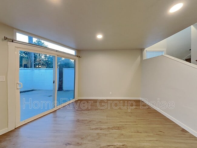 Building Photo - 2435 Cherry Ln