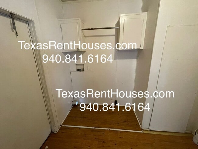 Building Photo - Massive home ready for rent near Legacy Hi...