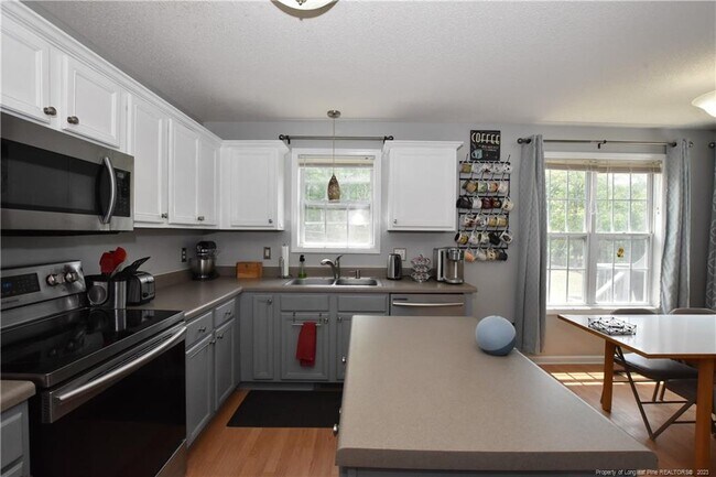 Foto del edificio - 279 Yorkshire Dr