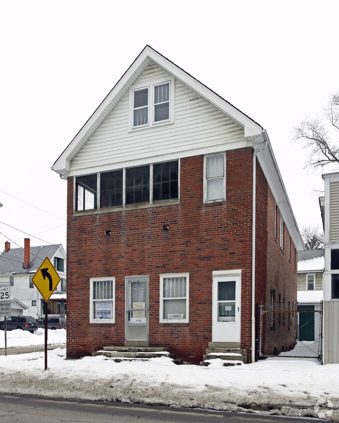 1117 East Ave, Elyria, OH 44035 Apartments in Elyria, OH