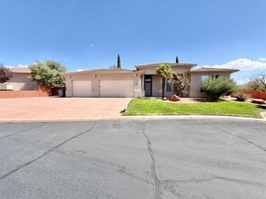 Building Photo - 1536 N Sage Dr