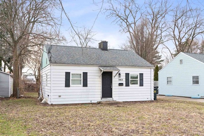 Building Photo - 3913 Addison St