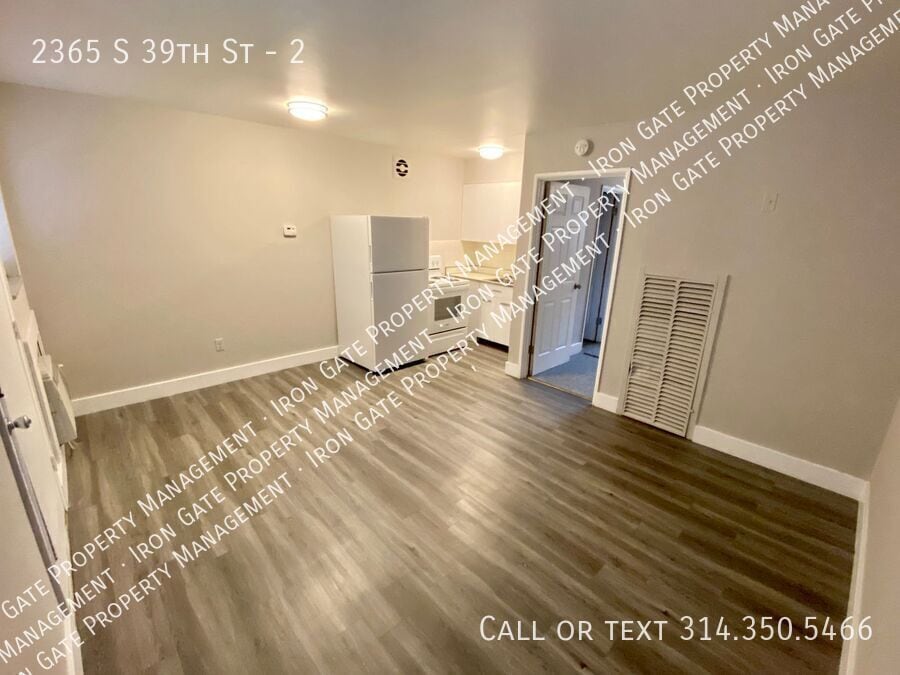 Primary Photo - 2365 S 39th St