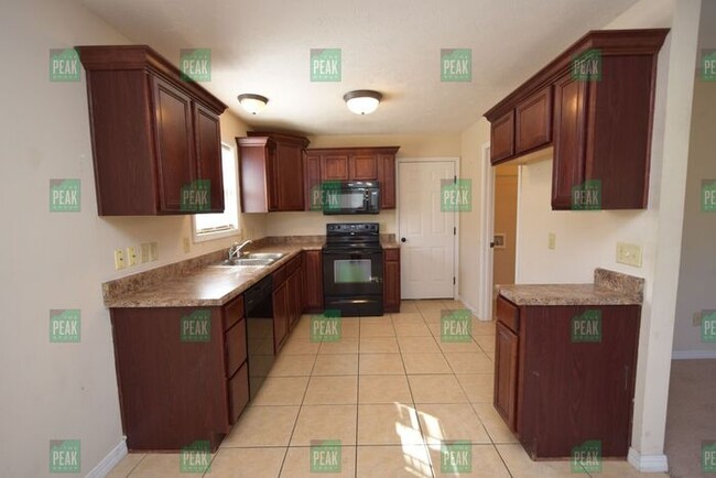 Foto del edificio - Move-In Special + WAIVED ADMIN FEE FOR LEA...