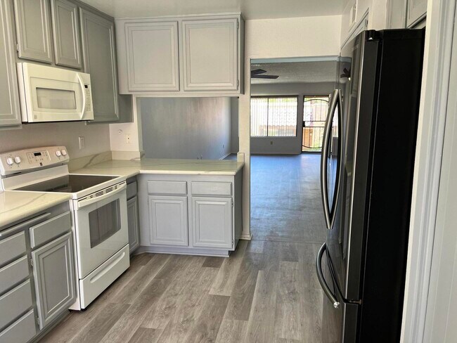 Foto del edificio - 47974 Oasis Ct