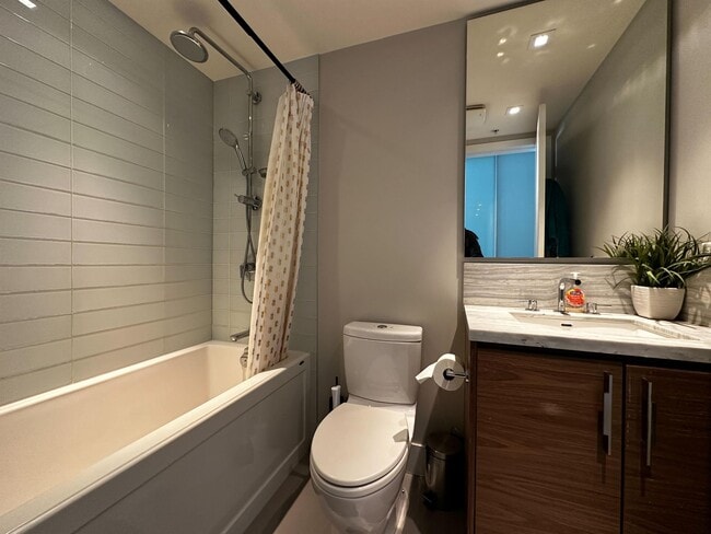 Photo du bâtiment - 111 13th St E