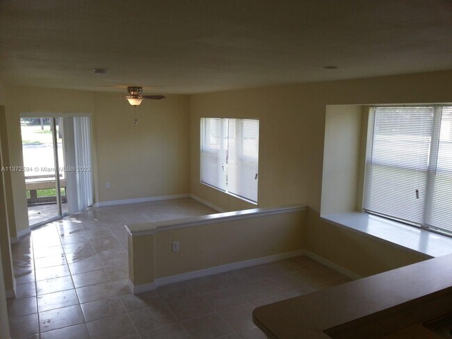 Building Photo - 4887 Via Palm Lakes Via