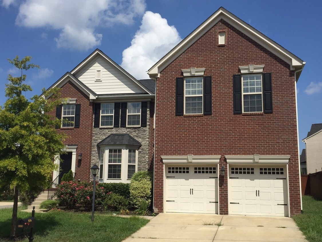 Primary Photo - 806 River Heights Dr