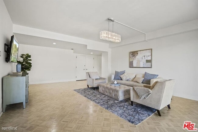 Building Photo - 2 br, 2 bath Condo - 818 N Doheny Dr Apt 205