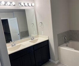 Building Photo - 7206 Highland Chase Dr