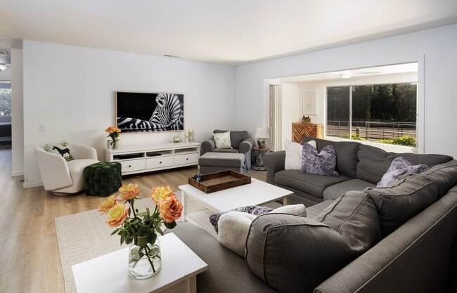 Building Photo - Discover Your Dream Sanctuary at Braemar Ranch, Yankee Farm!