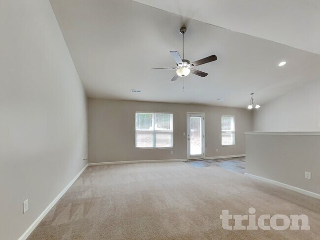 Foto del edificio - 129 Ridgemoore Ct