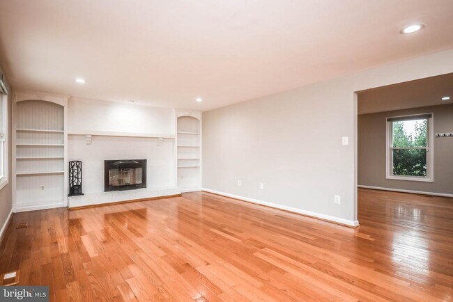 Foto del edificio - 9627 Locust Hill Dr