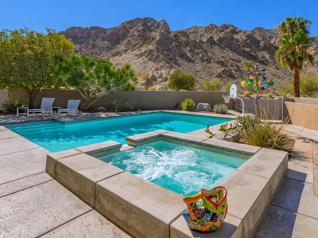 Primary Photo - 53990 Avenida Montezuma