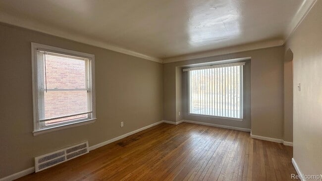 Foto del edificio - 20301 Gilchrist St