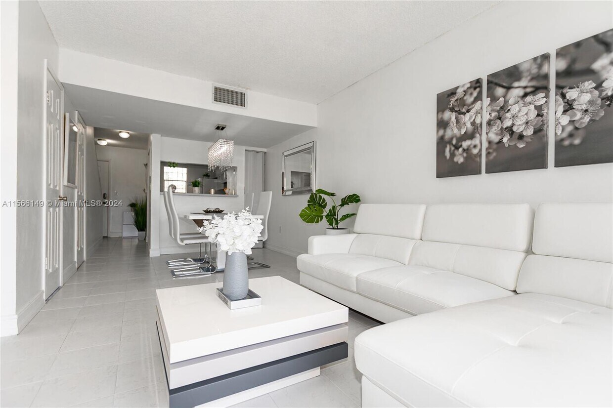 Foto principal - 245 NW 109th Ave