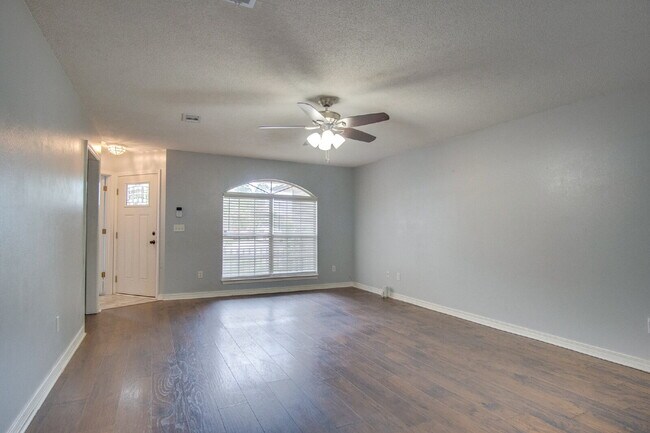 Building Photo - Modern 3BR/2BA Duplex with Granite Countertops, Stainless Appliances, Covered Patio & Private Fen...