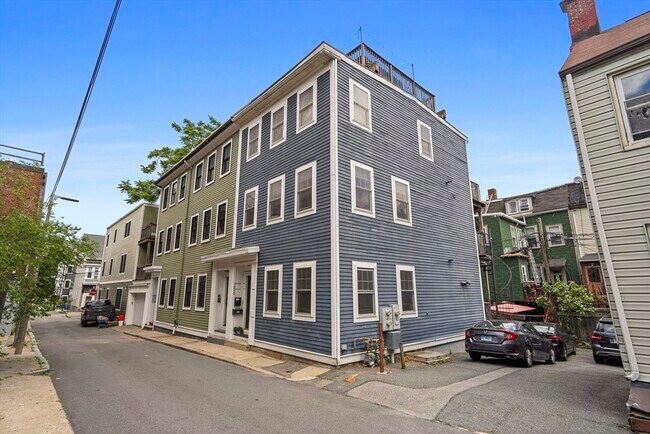 Building Photo - 256 Bowen St