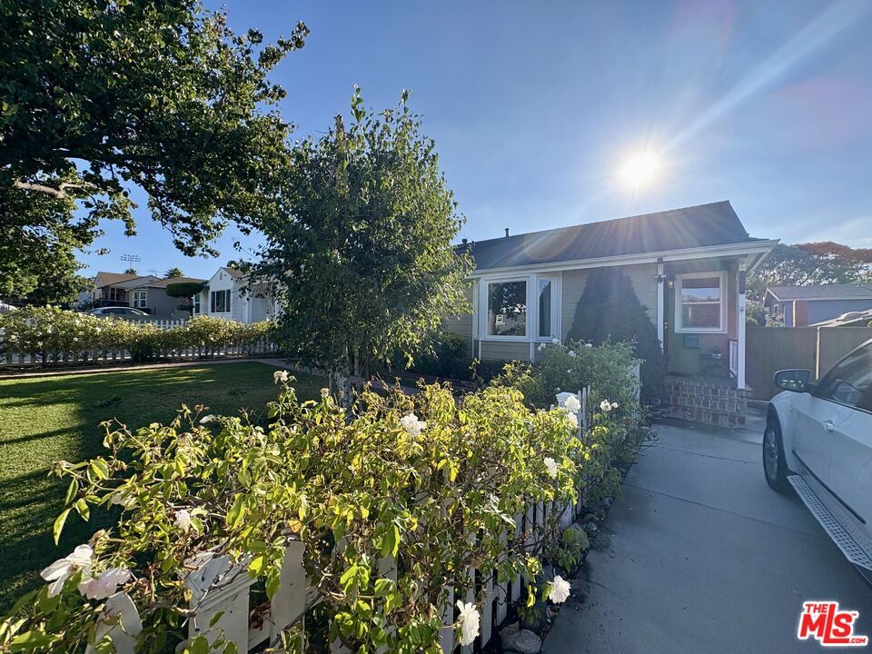 Primary Photo - 2417 Andreo Ave