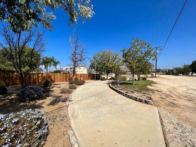 Building Photo - 26590 Placentia Ave