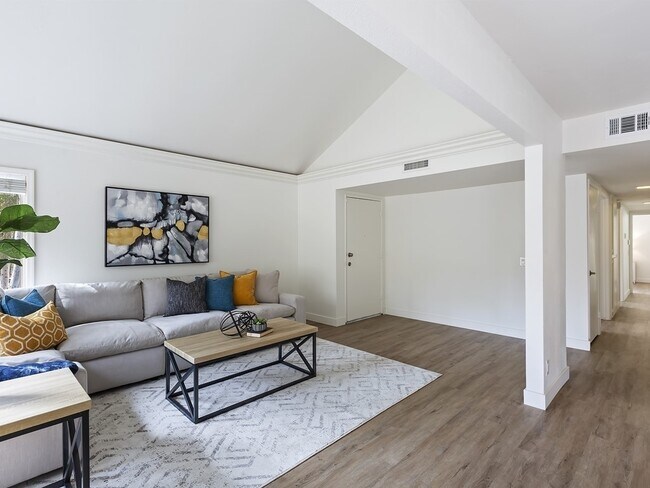 Building Photo - 10257 Caminito Covewood