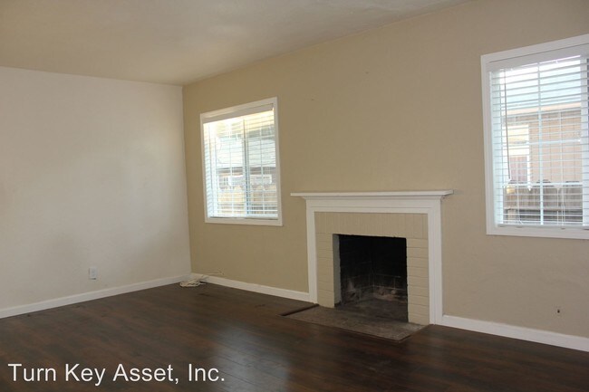 Building Photo - 1566 E 9th St