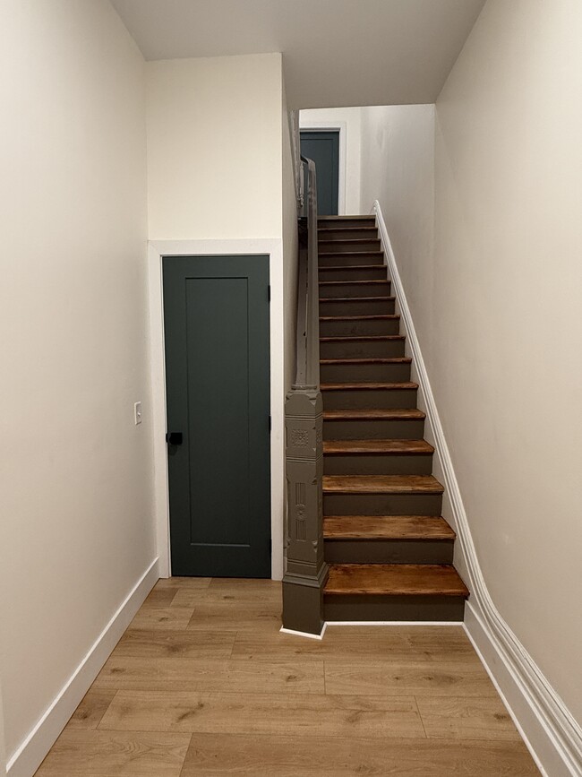 Entry with coat closet - 2016 Forbes Ave