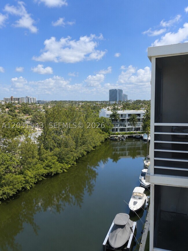 Foto del edificio - 3660 NE 166th St