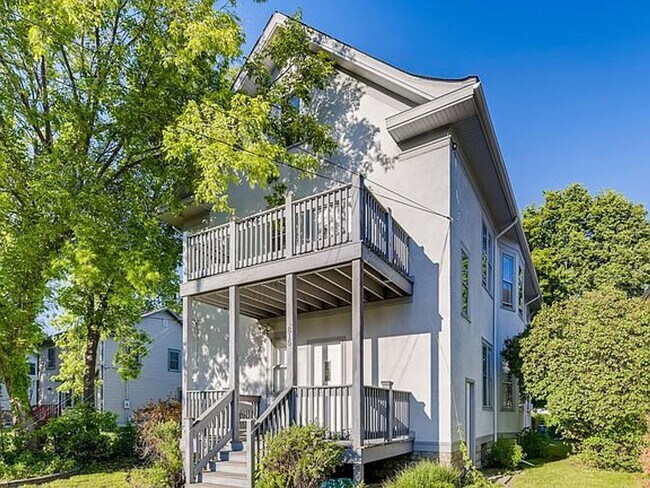 Building Photo - 815 N Logan Ave