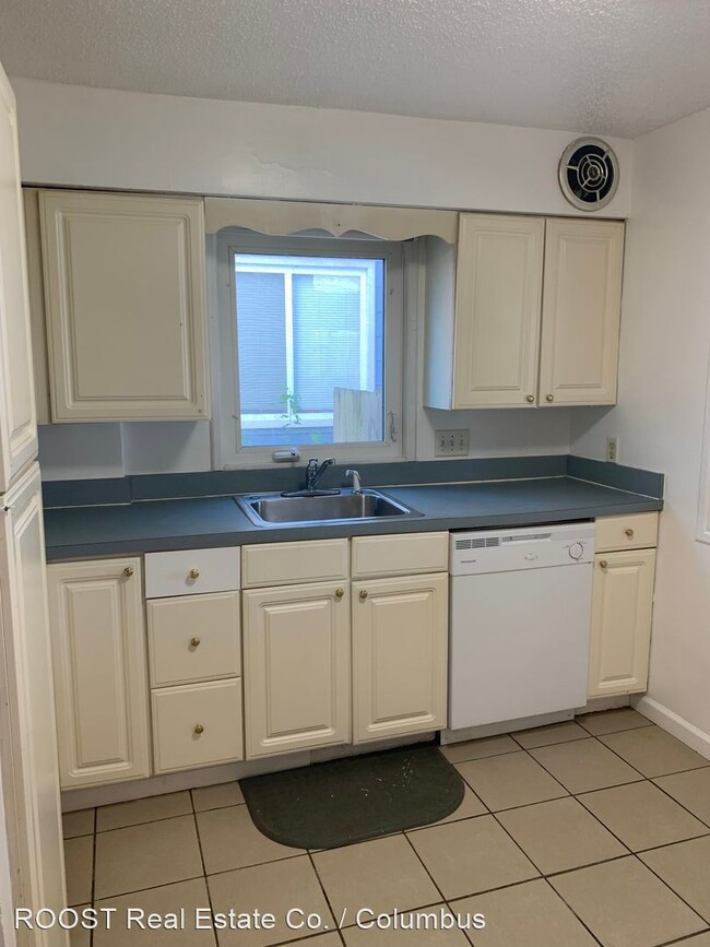 Building Photo - 3 br, 1 bath House - 831 S Hague Avenue