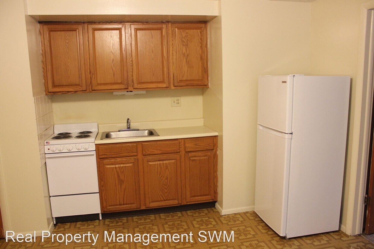 Building Photo - 4510 W Hillcrest Dr