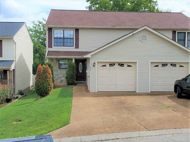 Foto del edificio - Spacious 3BR/2.5BA Townhouse in The Maples...