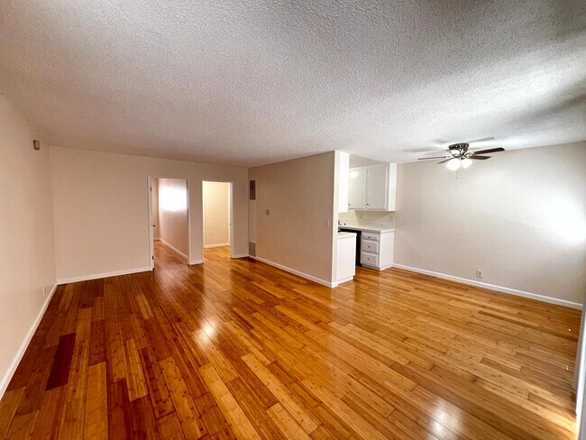 Foto del edificio - 1317 S Bundy Dr