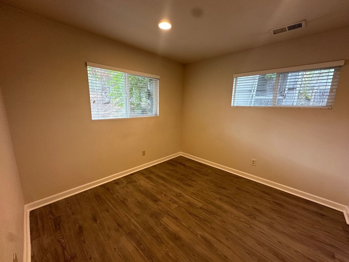Building Photo - 1115 Buena Vista Ave