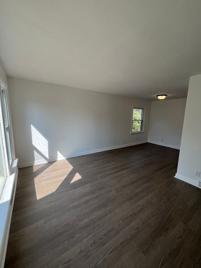 Building Photo - 7711 Milan Ave