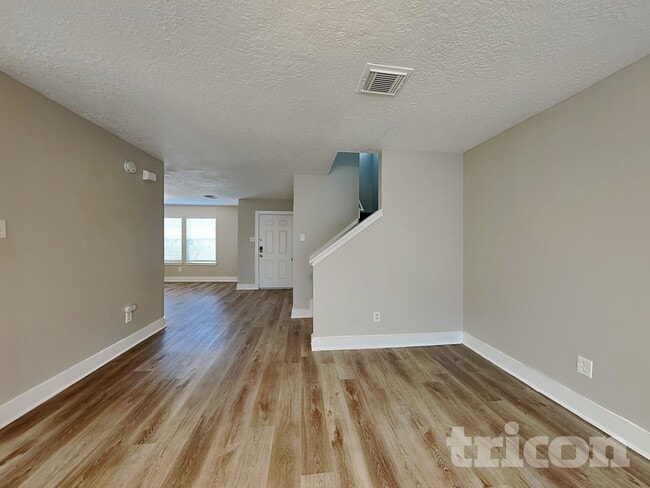 Foto del edificio - 21899 Pinewilde Ct