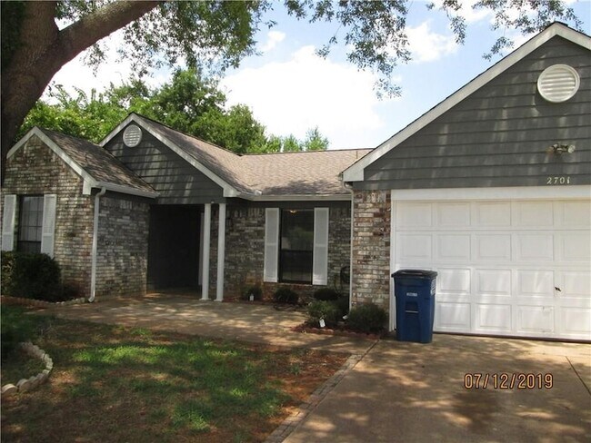 Foto del edificio - 2701 Fountainview Dr