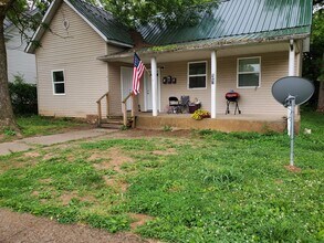 Building Photo - 319 Woodford Ave