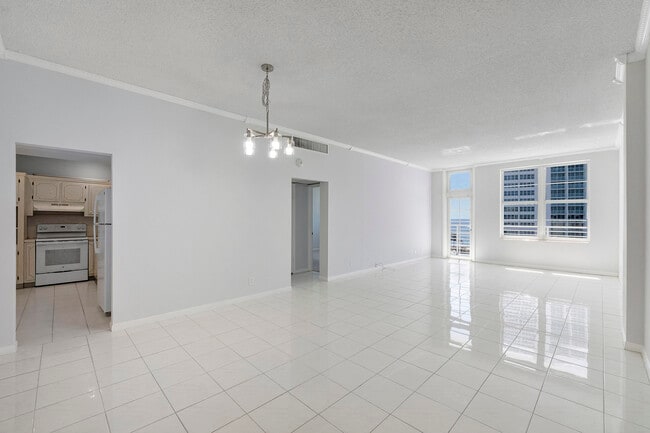 Foto del edificio - 2851 S Ocean Blvd