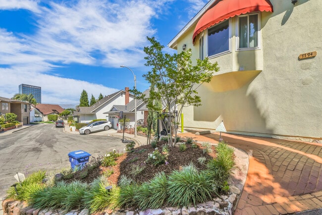 Building Photo - 7794 Skyhill Dr