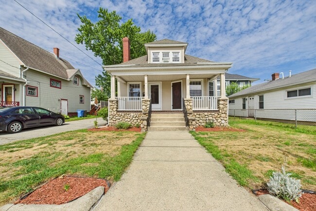Building Photo - 575 Pontiac Ave
