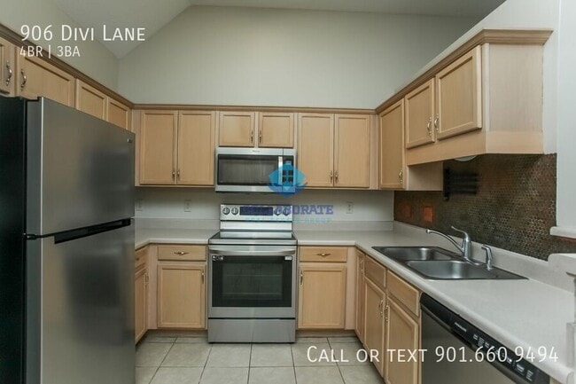 Building Photo - 906 Divi Ln