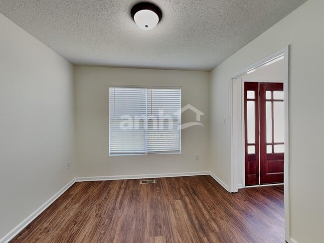Building Photo - 419 Parallel Dr