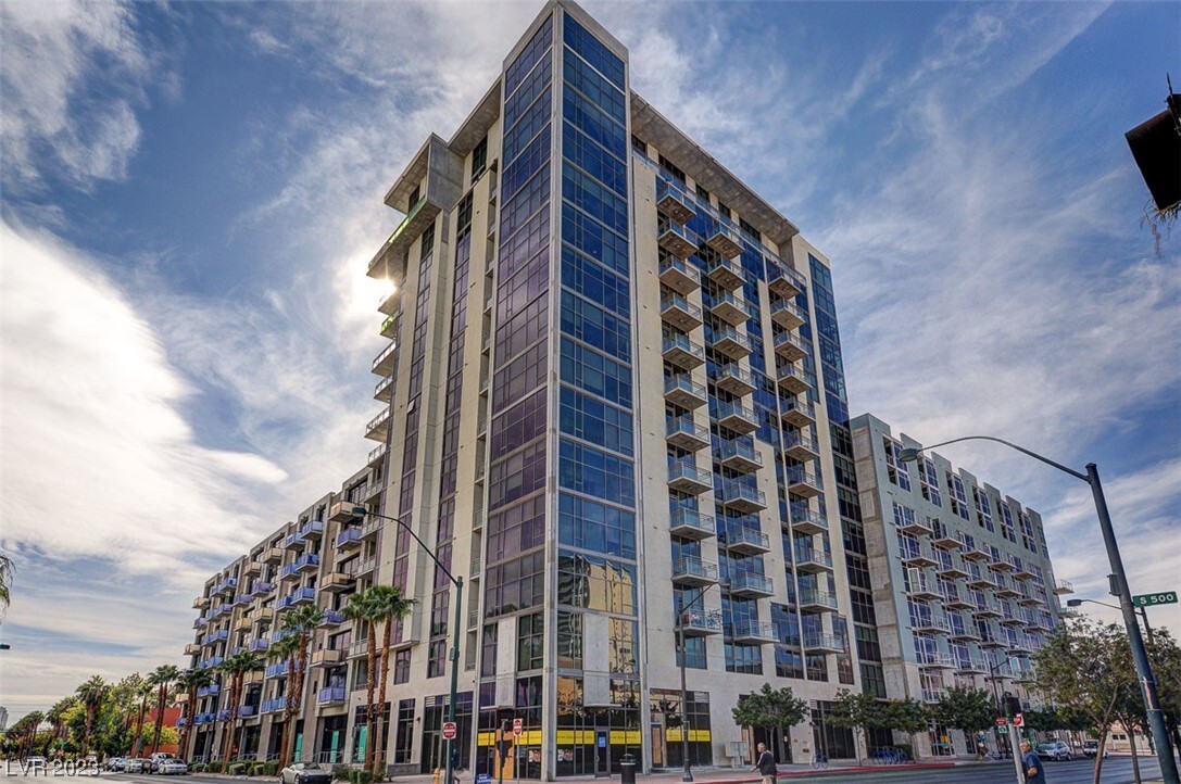 Foto principal - 353 E Bonneville Ave