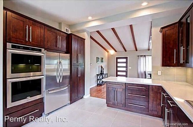 Foto del edificio - 3020 Meadow Grove Dr