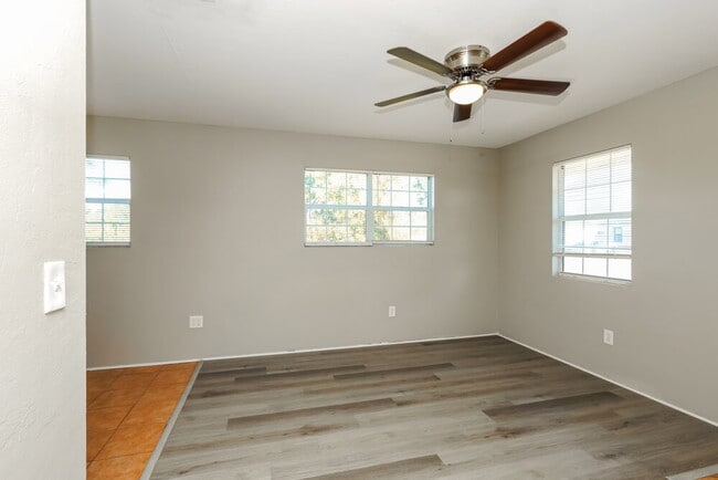 Foto del edificio - 5407 3rd St W