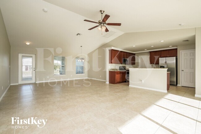 Building Photo - 1121 NW Juanita Pl