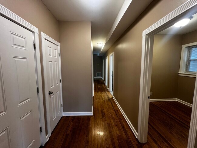 Foto del edificio - 735 N Hamlin Ave