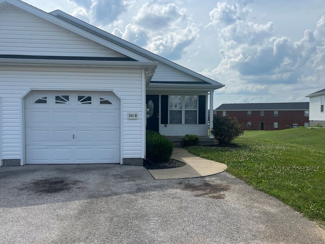 305 Kenlee Cir Unit Apt B, Bowling Green, KY 42101 Room for Rent in